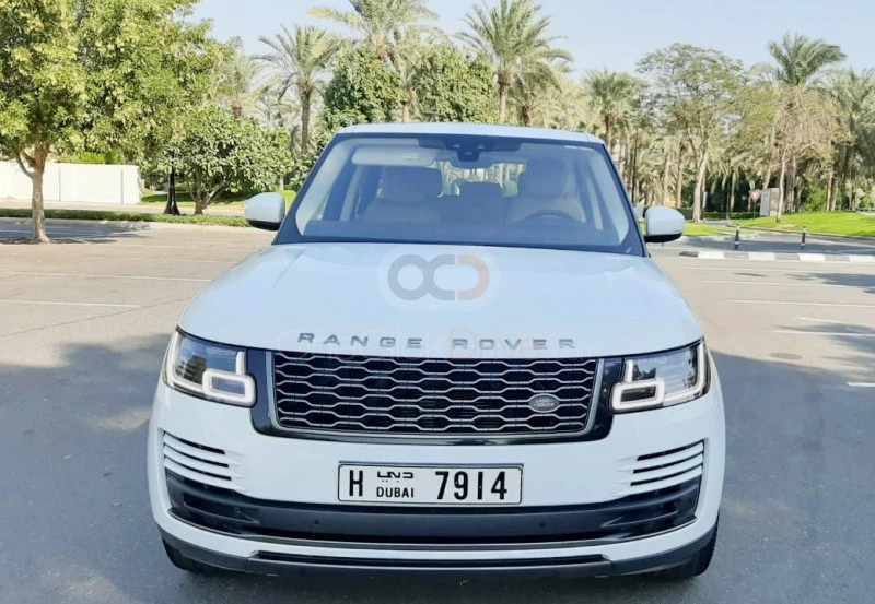 White Land Rover Range Rover Vogue SE 2018 for rent in Dubai 2